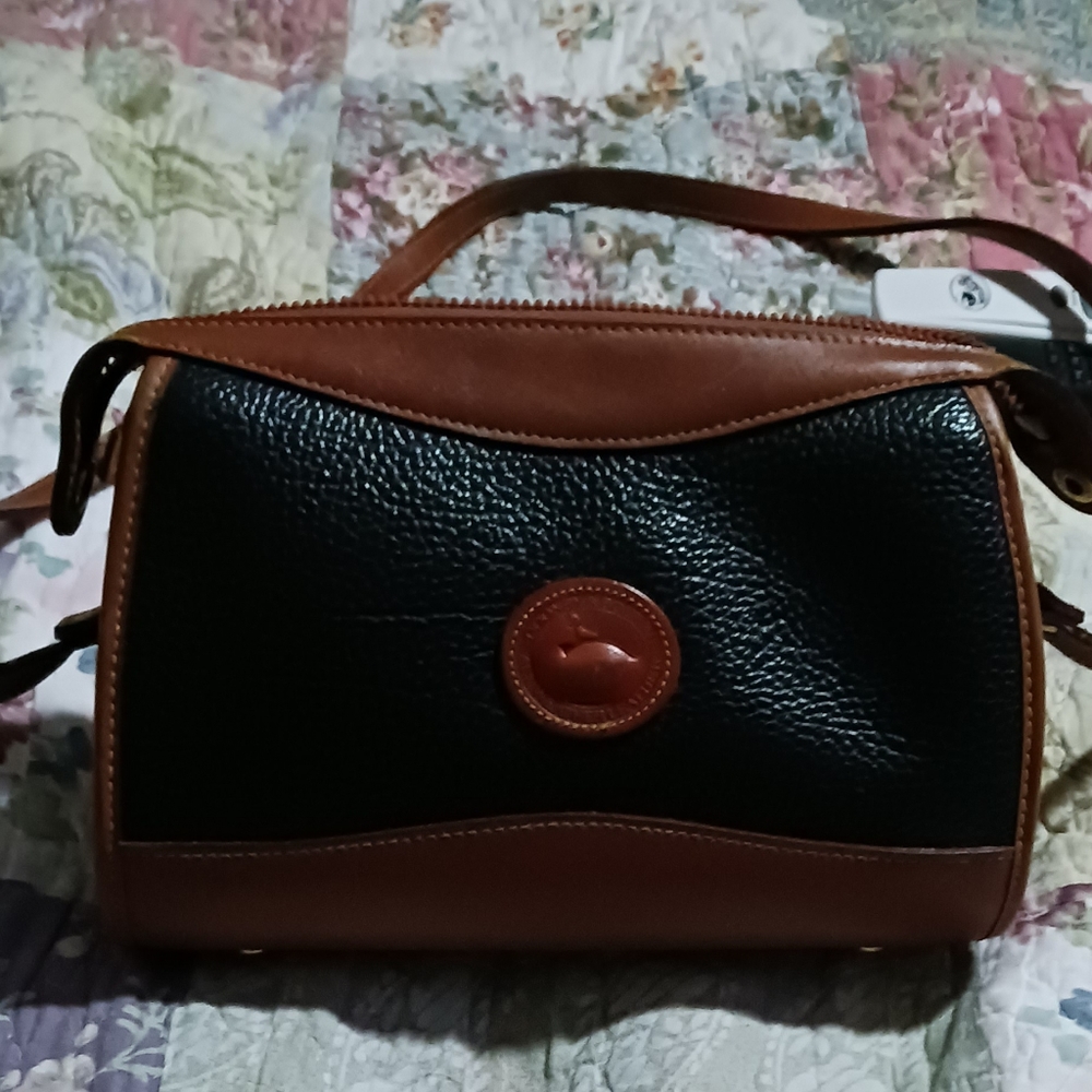 Vintage Dooney & Bourke crossbody bag